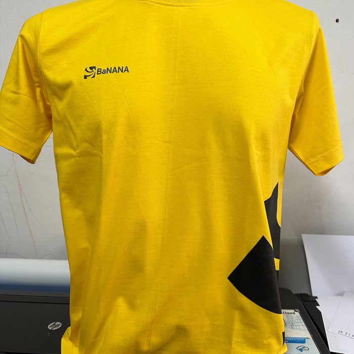 เสื้อพนักงาน BaNANA ด้านหน้า โลโก้ BaNANA