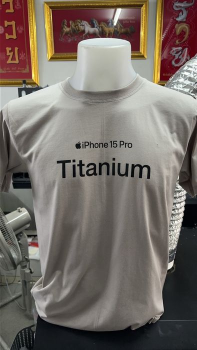เสื้อแคมเปญ iPhone 15 ด้านหลัง Studio 7 x BaNANA